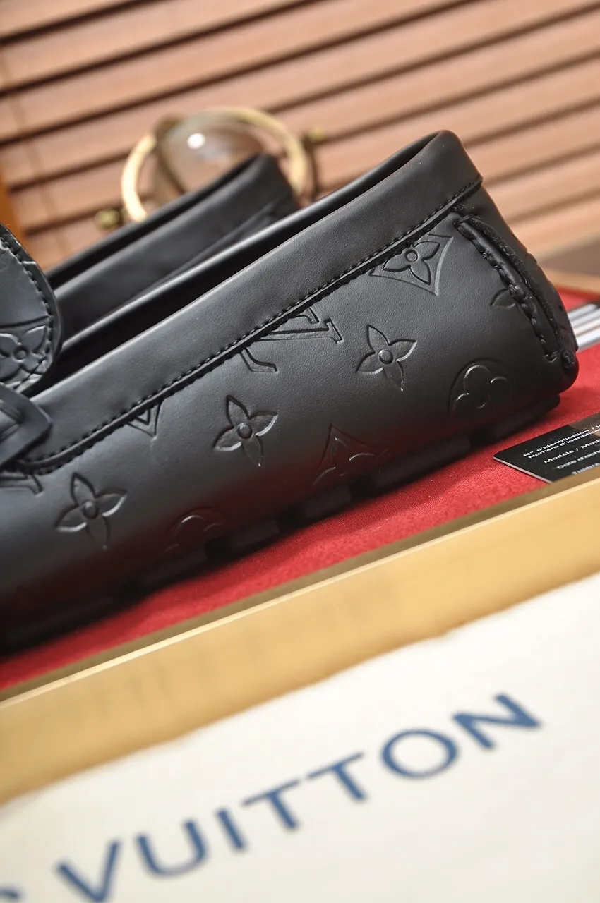 Men's men's shoes 💰420💶 [LV Doudou shoes] (water-dyed cowhide lining) new model is on the market, available on the official website. The new Doudou shoes are processed into single-color materials, and the uppers are made of imported horsehide leather. The body of the shoe is fully hemmed with mark thread, and is lined with imported original cowhide leather. The elegant shoe shape is super suitable for all-matching, and the size is 38-44.
